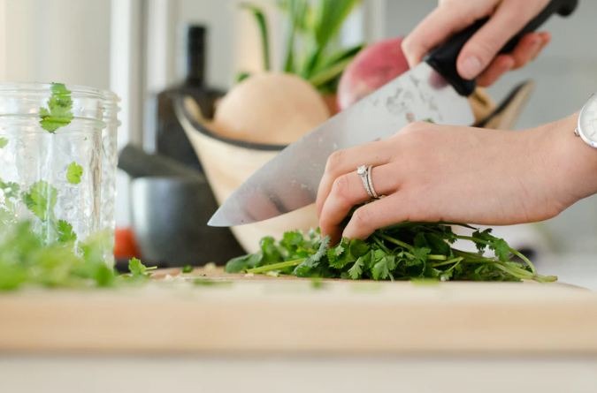 What is the Best Kitchen Knife for Everyday Use