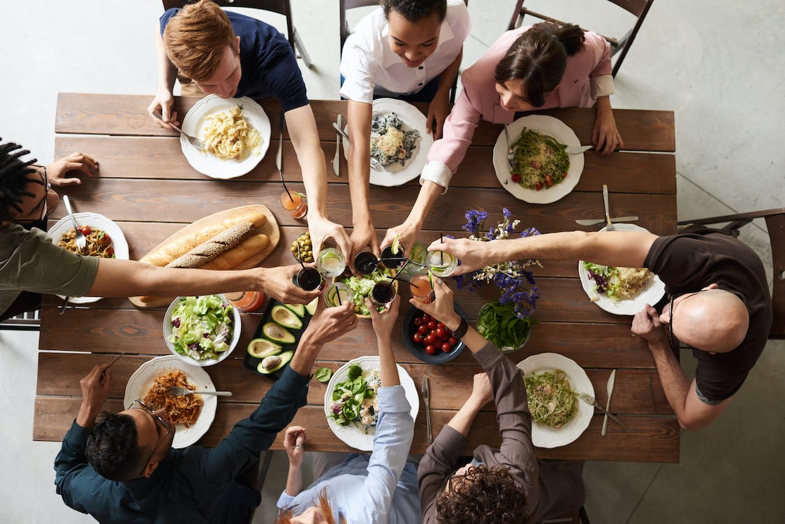 Tips for Throwing a Dinner Party on a Budget