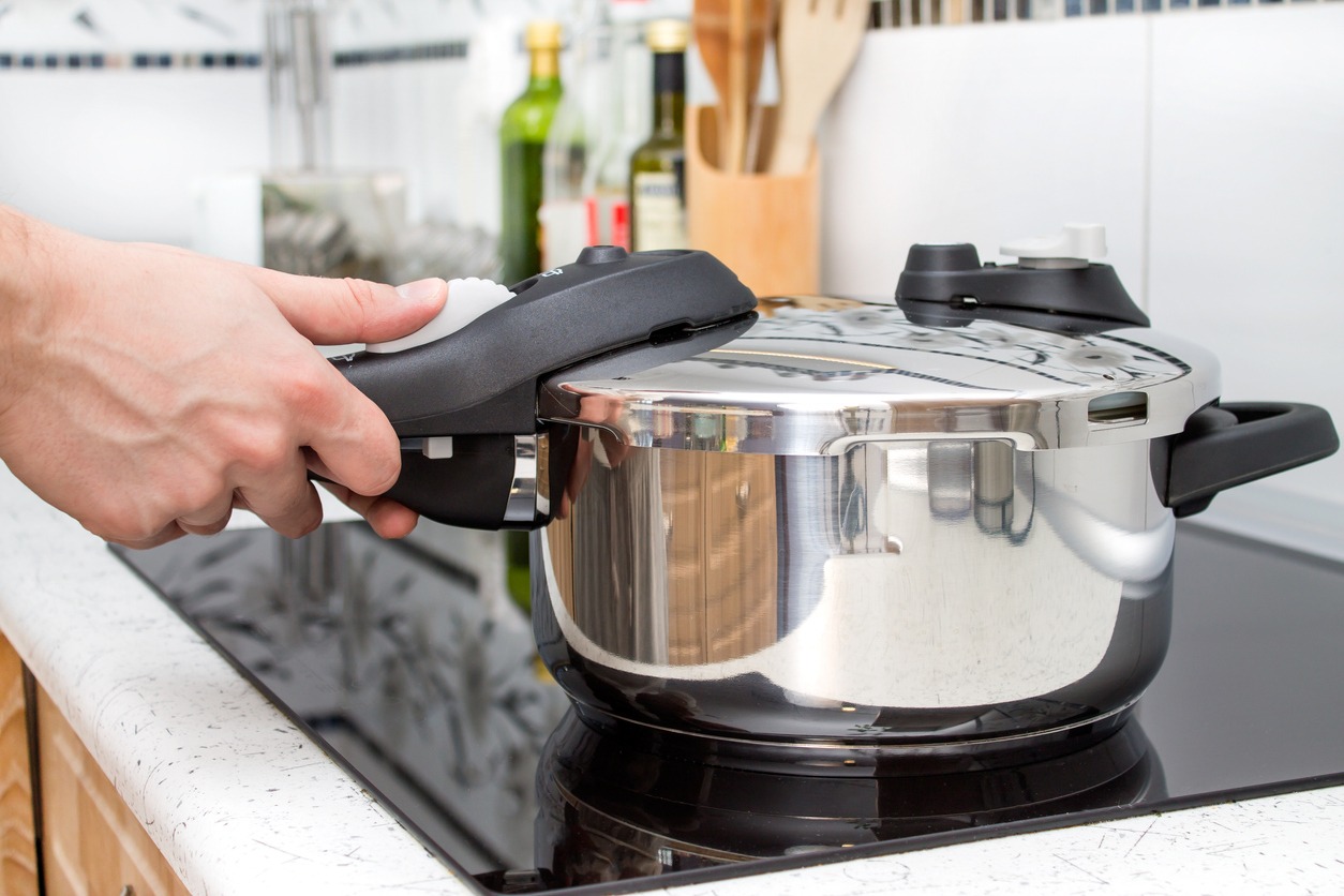 What are the Benefits and Uses of a Pressure Cooker?