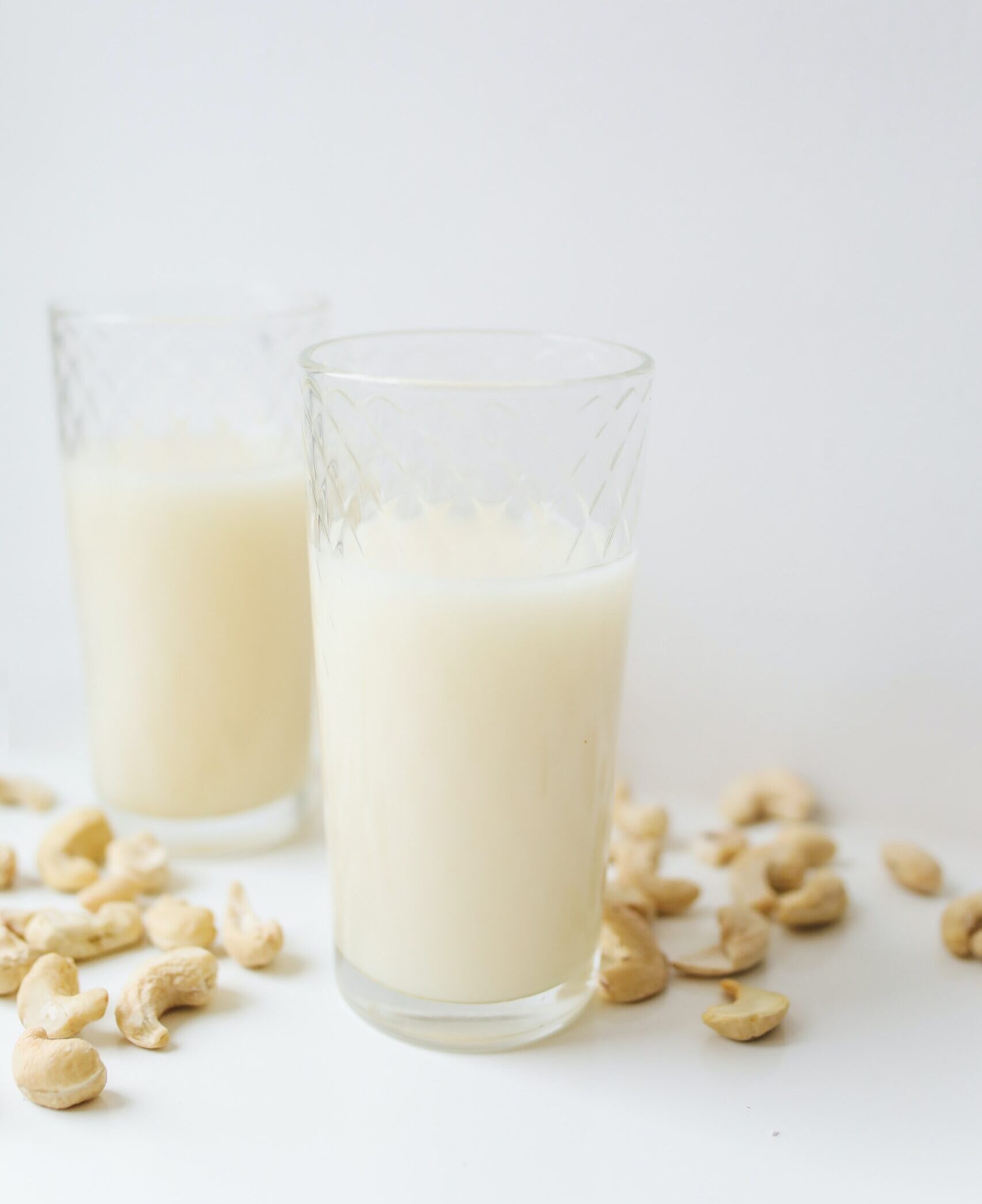 Cashew-milk-in-drinking-glass