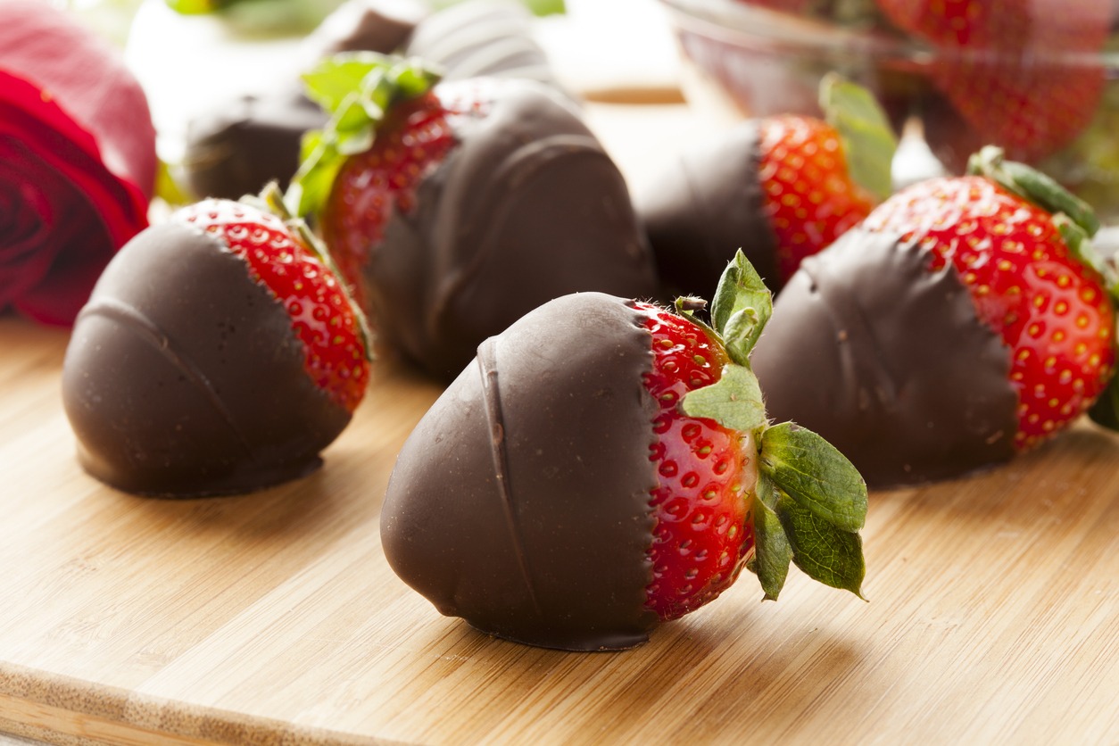 Chocolate-Dipped-Fruits