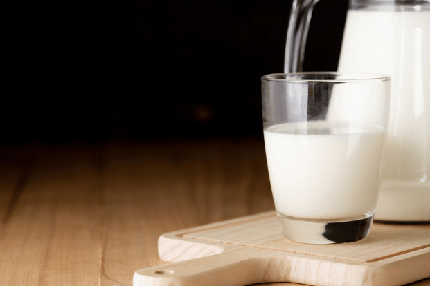 Image-of-a-glass-full-of-cashew-milk