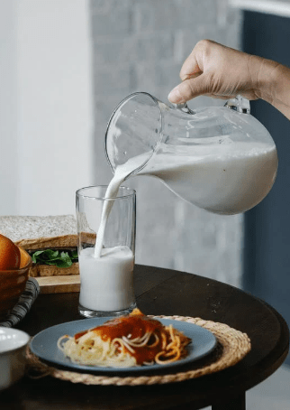 Picture-of-a-person-pouring-milk
