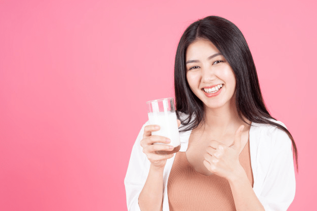 Picture-of-a-woman-drinking-milk