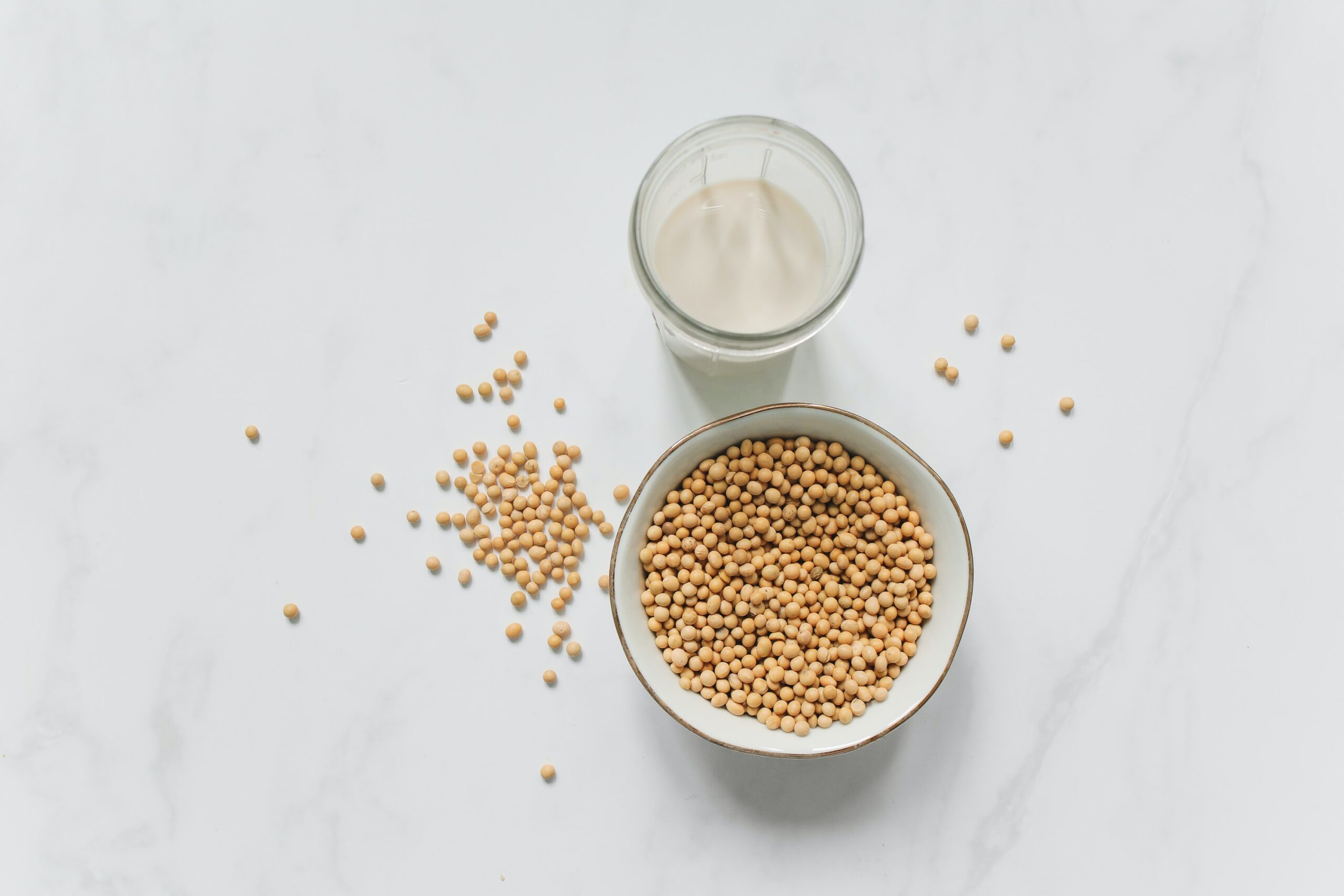 Soybeans-on-bowl-near-a-glass-of-soy-milk